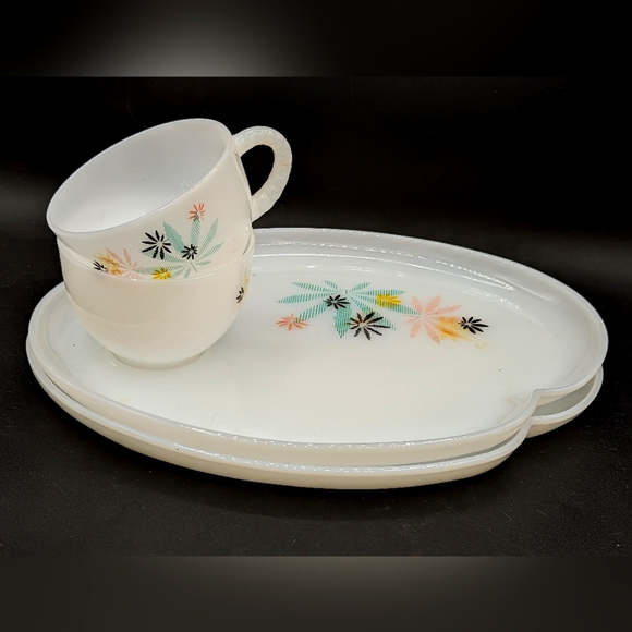 Other - Vintage 50s Atomic Flowers Federal Glass